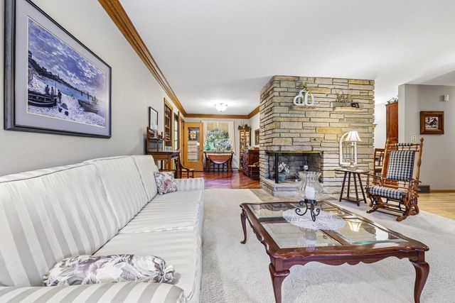 W213N5425 Kenmore DRIVE, Menomonee Falls, WI 53051