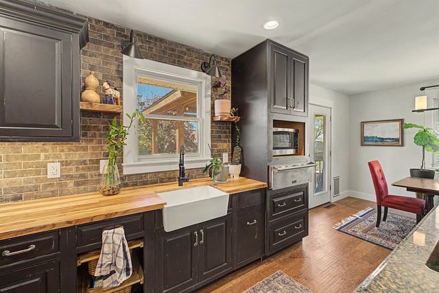2120 Applewood Ln, Salina, KS 67401