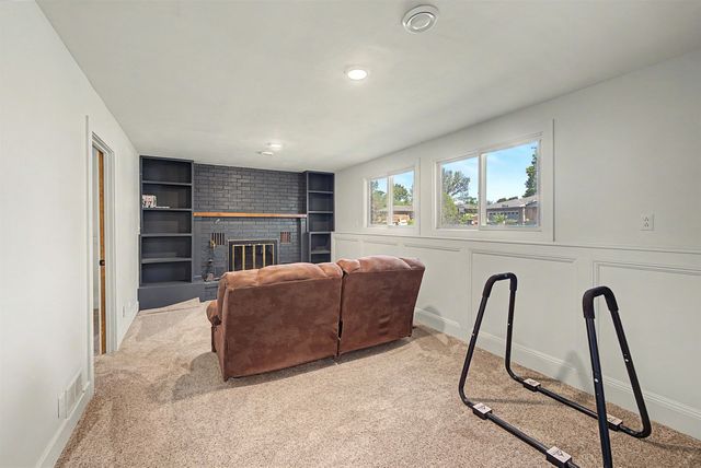 2120 Applewood Ln, Salina, KS 67401
