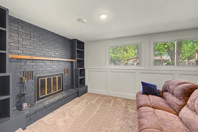 2120 Applewood Ln, Salina, KS 67401