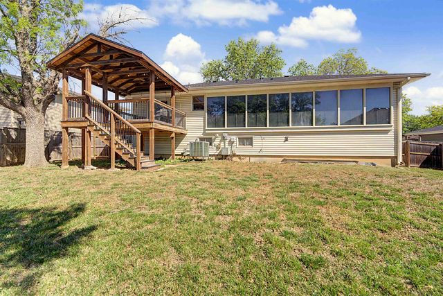 2120 Applewood Ln, Salina, KS 67401