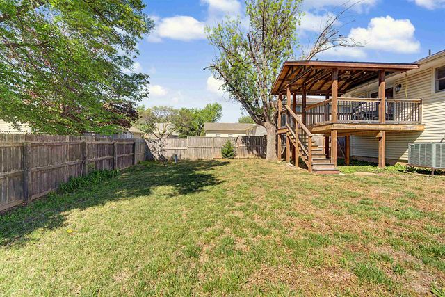 2120 Applewood Ln, Salina, KS 67401