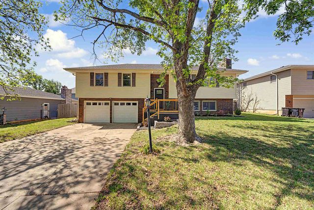 2120 Applewood Ln, Salina, KS 67401