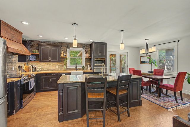 2120 Applewood Ln, Salina, KS 67401