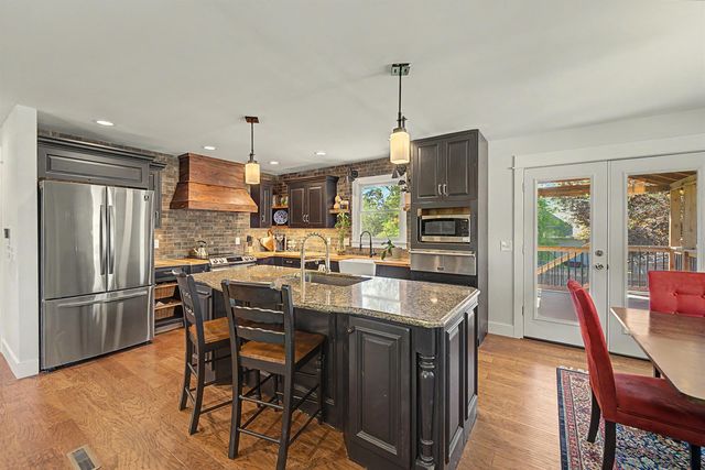 2120 Applewood Ln, Salina, KS 67401