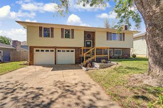 2120 Applewood Ln, Salina, KS 67401