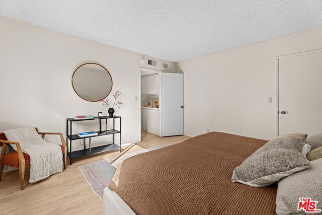 5437 Corteen Place 212, Valley Village, CA 91607