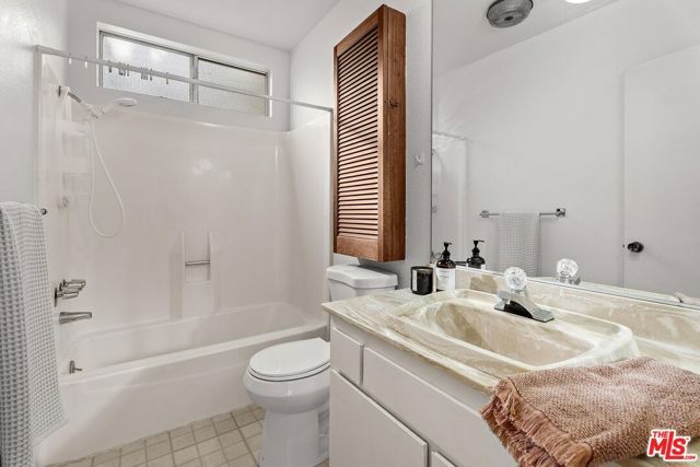 5437 Corteen Place 212, Valley Village, CA 91607