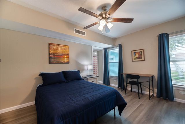 325 S Saunders St S, Aransas Pass, TX 78336