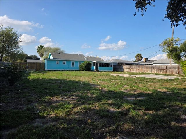 325 S Saunders St S, Aransas Pass, TX 78336