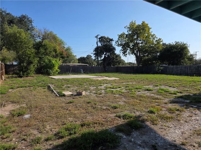 325 S Saunders St S, Aransas Pass, TX 78336