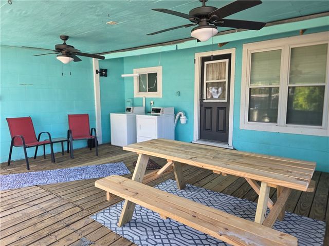 325 S Saunders St S, Aransas Pass, TX 78336