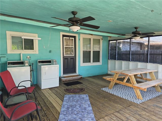 325 S Saunders St S, Aransas Pass, TX 78336