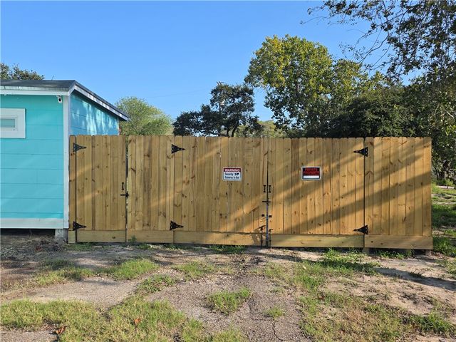 325 S Saunders St S, Aransas Pass, TX 78336