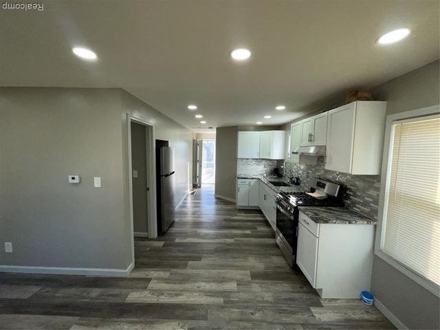 26431 Trowbridge Street, Inkster, MI 48141