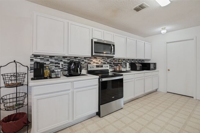 2120 W Grove Lane, Grand Prairie, TX 75052