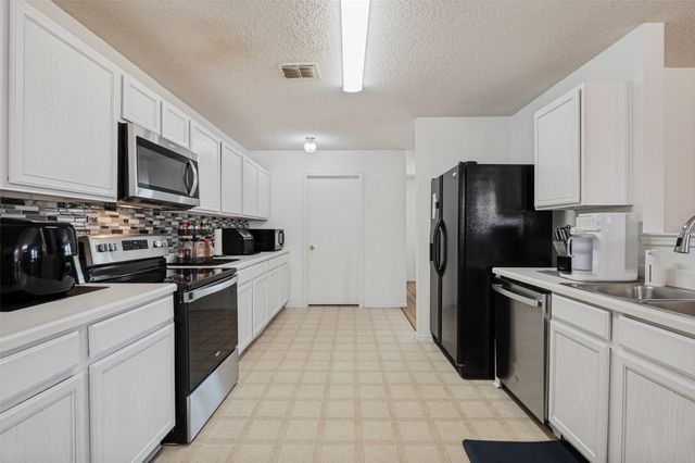 2120 W Grove Lane, Grand Prairie, TX 75052