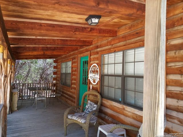 902 Mariposa Ave, Concan, TX 78838