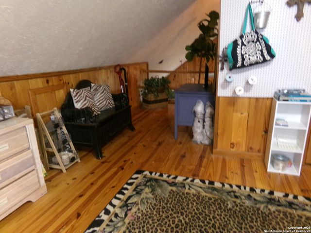 902 Mariposa Ave, Concan, TX 78838