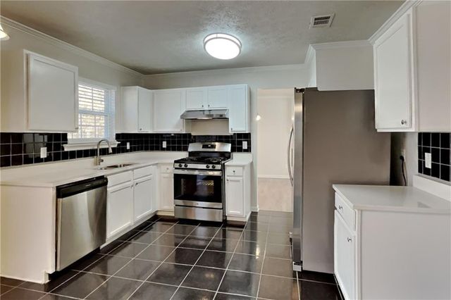 19 Lakemoore Court, Douglasville, GA 30134