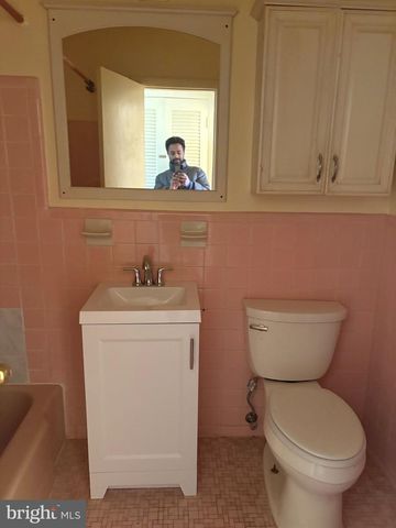 7044 EASTERN AVE NW, Washington, DC 20012