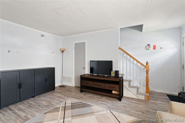 3042 Wooded Way, Jeffersonville, IN 47130