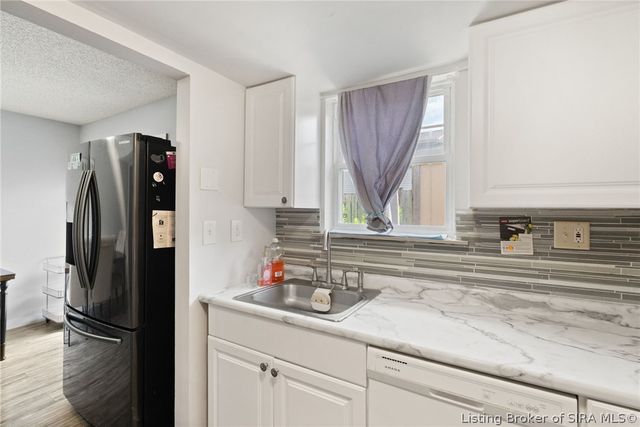 3042 Wooded Way, Jeffersonville, IN 47130