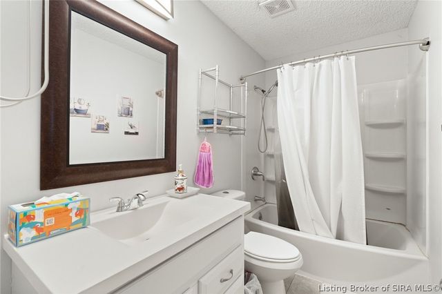 3042 Wooded Way, Jeffersonville, IN 47130