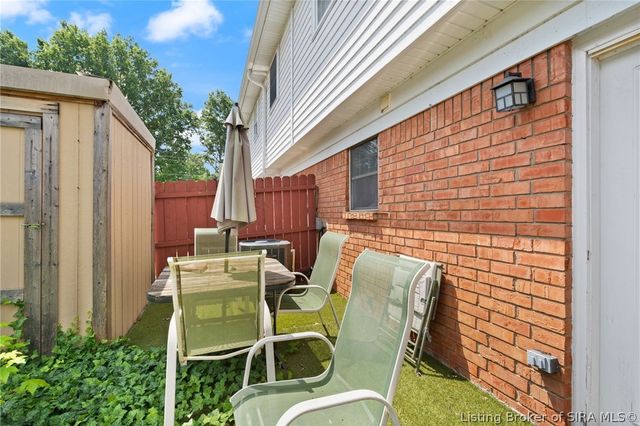 3042 Wooded Way, Jeffersonville, IN 47130