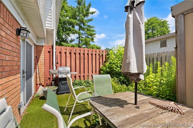 3042 Wooded Way, Jeffersonville, IN 47130