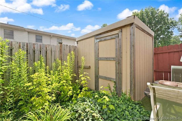 3042 Wooded Way, Jeffersonville, IN 47130