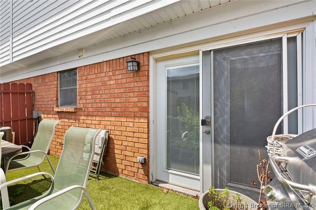 3042 Wooded Way, Jeffersonville, IN 47130