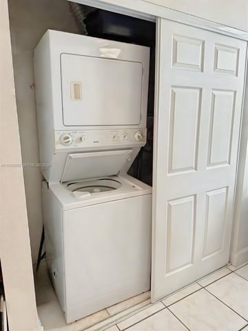 1040 NW 80th Avenue 203, Margate, FL 33063