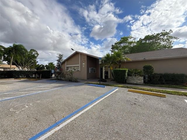 1040 NW 80th Avenue 203, Margate, FL 33063