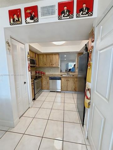 1040 NW 80th Avenue 203, Margate, FL 33063