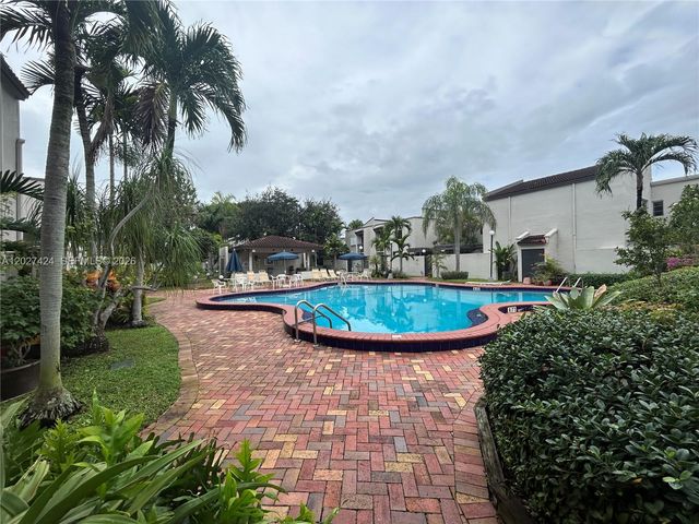4700 SW 67th Ave P8, Miami, FL 33155