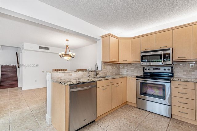 4700 SW 67th Ave P8, Miami, FL 33155
