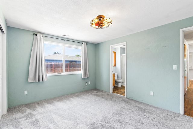 108 Shadow Wood Court, Central Point, OR 97502