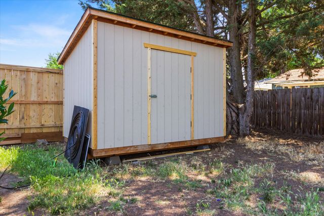 108 Shadow Wood Court, Central Point, OR 97502