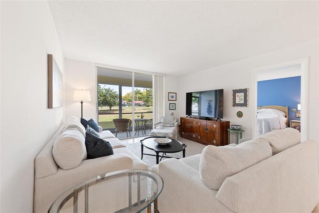 9420 S Hollybrook Lake Drive 109, Pembroke Pines, FL 33025