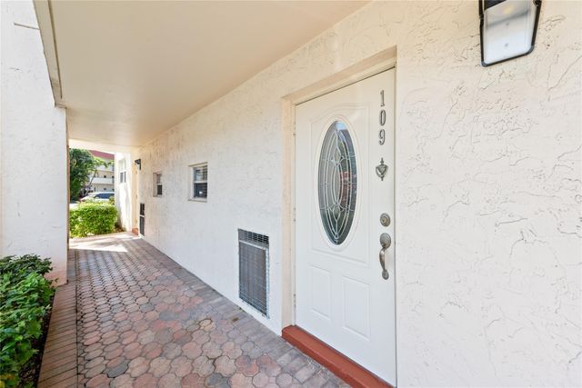 9420 S Hollybrook Lake Drive 109, Pembroke Pines, FL 33025