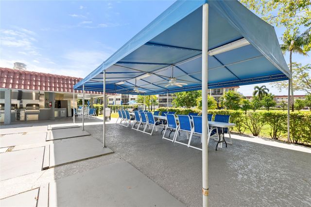 9420 S Hollybrook Lake Drive 109, Pembroke Pines, FL 33025