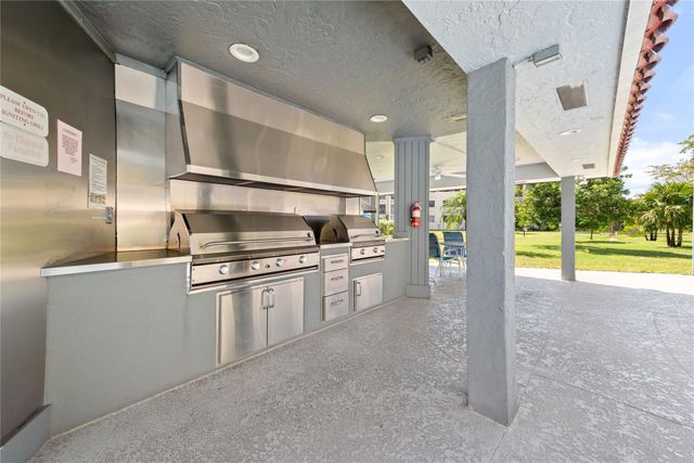 9420 S Hollybrook Lake Drive 109, Pembroke Pines, FL 33025