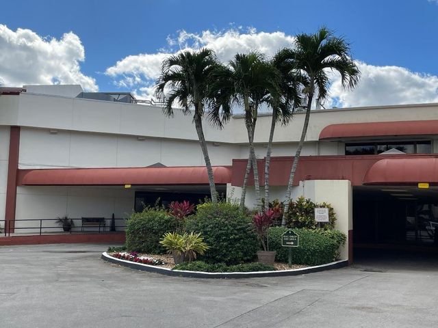 9420 S Hollybrook Lake Drive 109, Pembroke Pines, FL 33025
