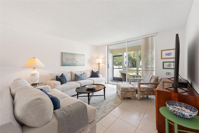 9420 S Hollybrook Lake Drive 109, Pembroke Pines, FL 33025