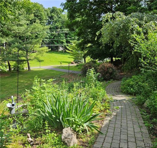 1000 Rail Fence Road, Camillus, NY 13031