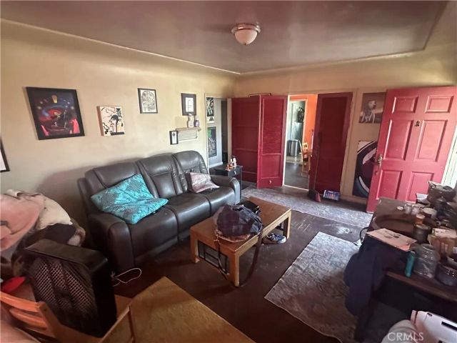 1353 S Redondo, Los Angeles, CA 90019