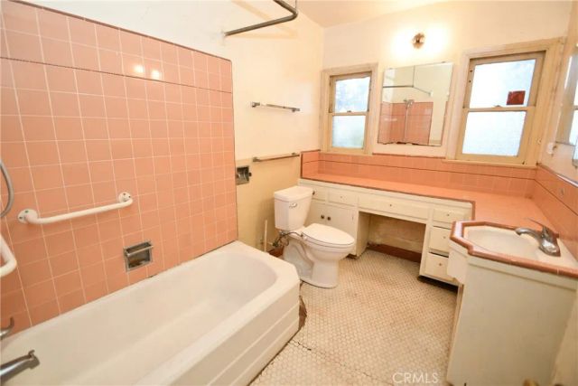 1353 S Redondo, Los Angeles, CA 90019