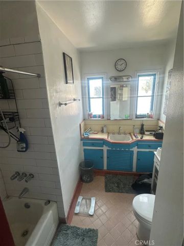 1353 S Redondo, Los Angeles, CA 90019