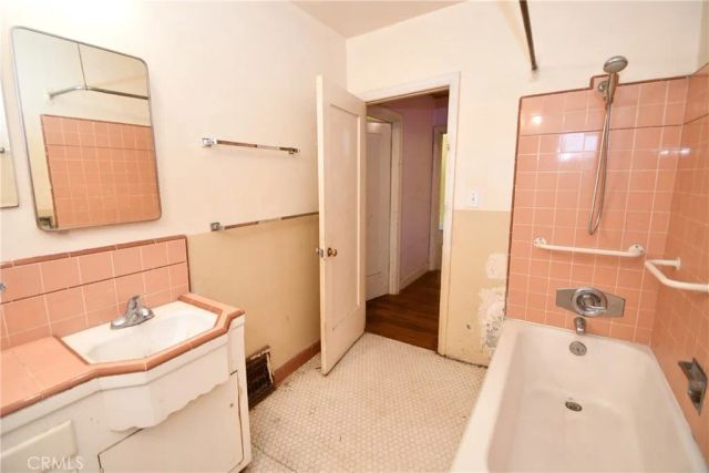 1353 S Redondo, Los Angeles, CA 90019